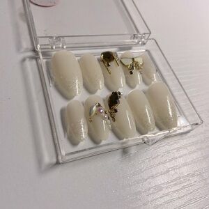 A097 PRESS ON NAILS